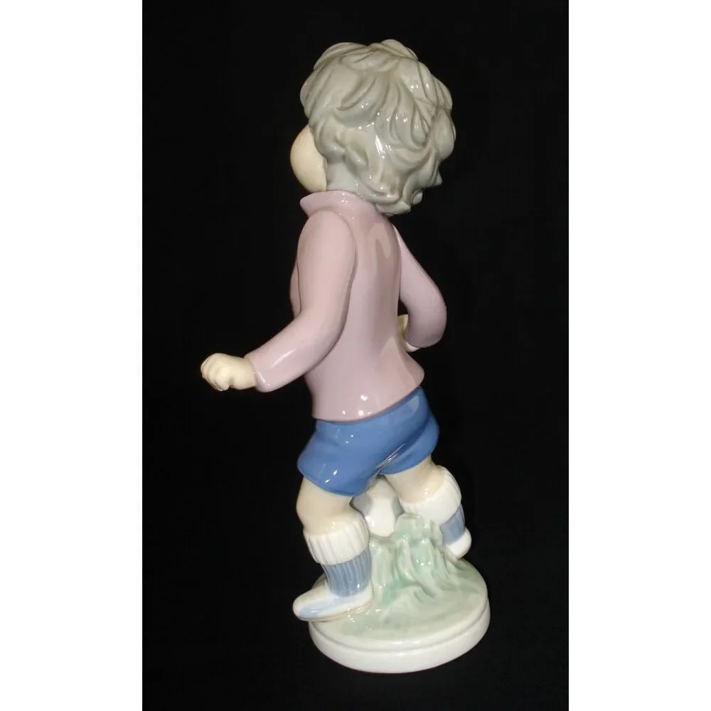 LLADRO Sports Billy Football Player Porcelain Figurine # 5135 Retired 1983 Mint